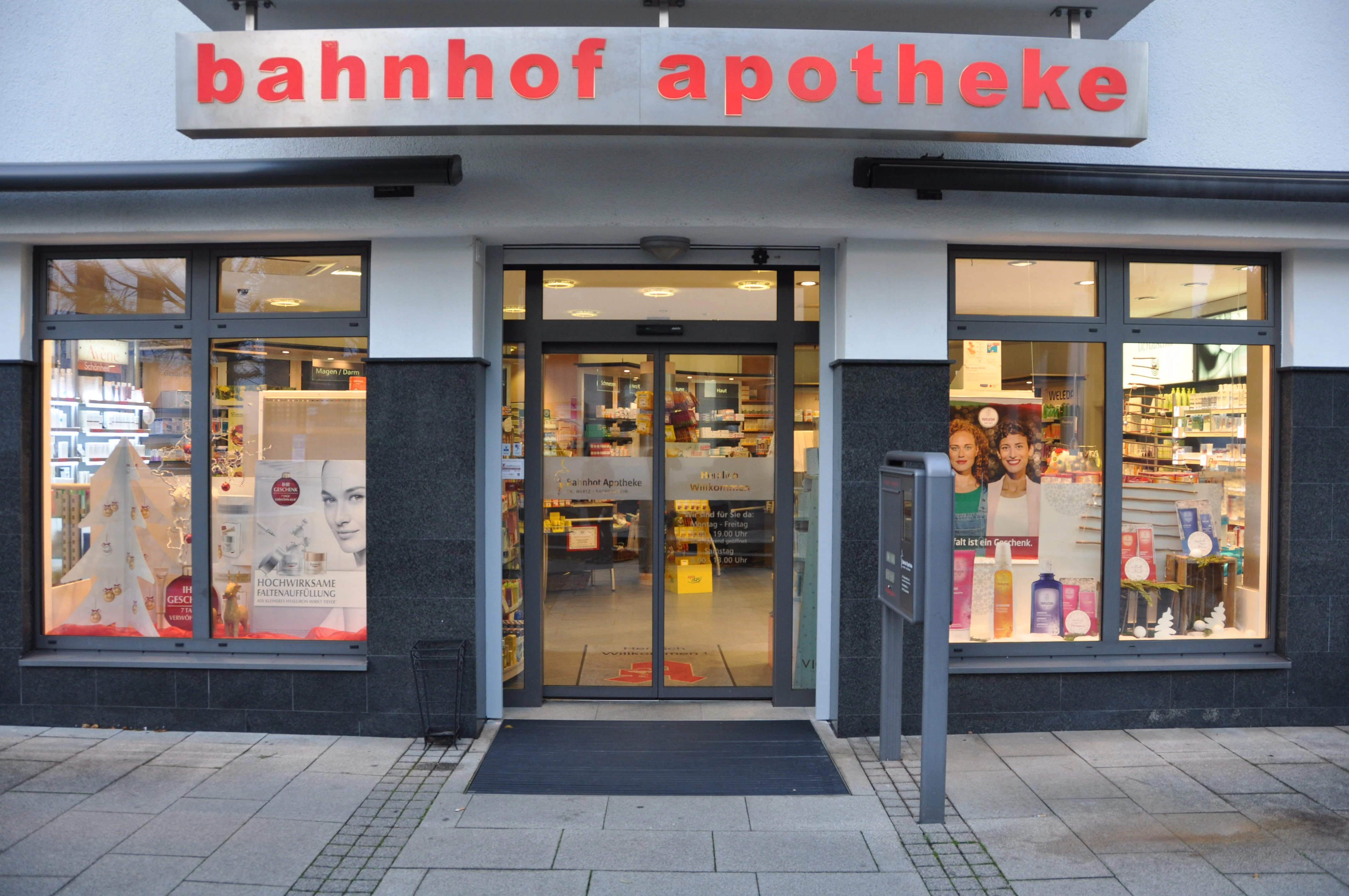 Bahnhof Apotheke Aussenansicht